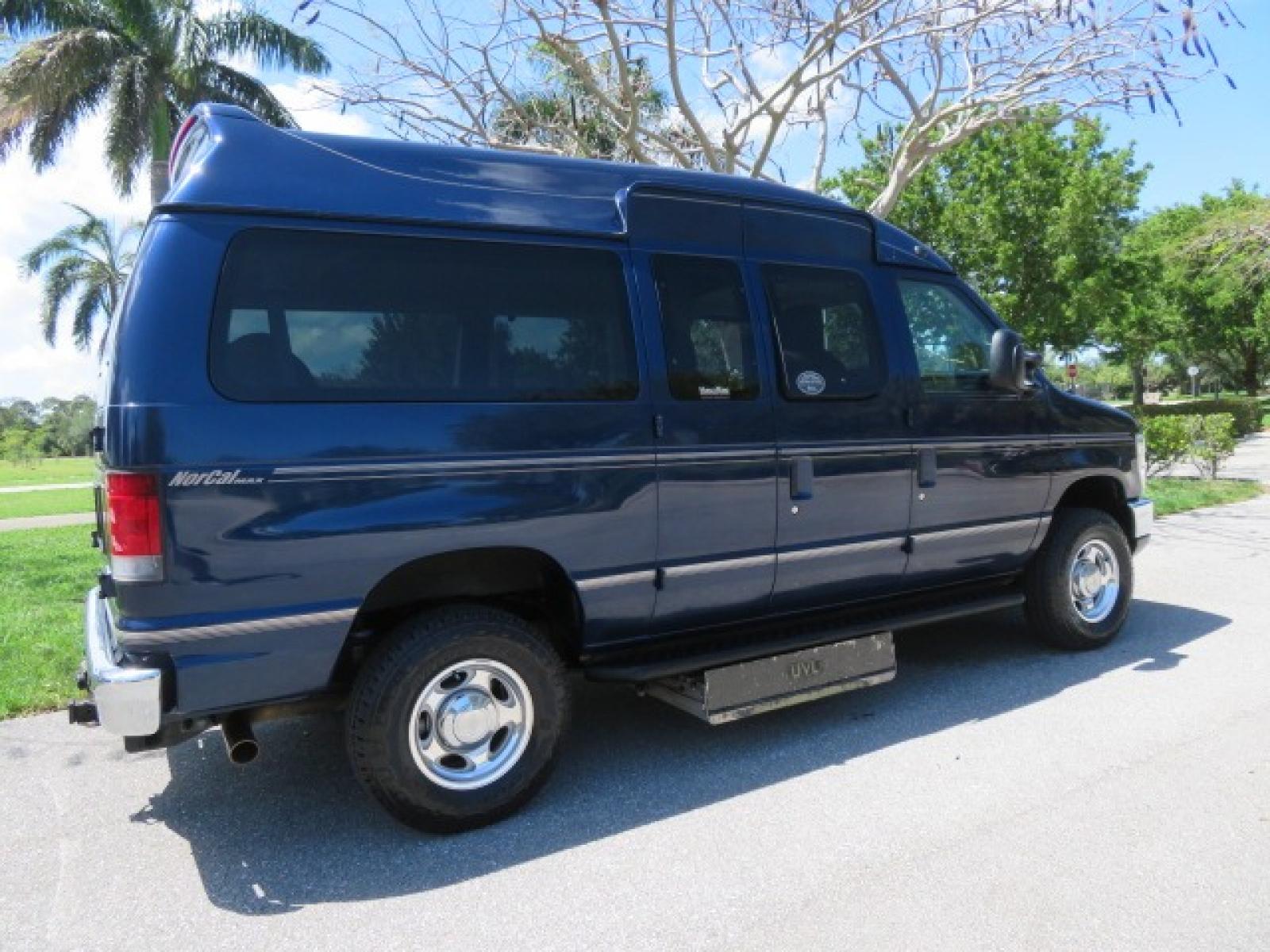 2011 Dark Blue /Gray Ford E-Series Wagon E-350 XLT Super Duty (1FBNE3BS4BD) with an 6.8L V10 SOHC 20V engine, located at 4301 Oak Circle #19, Boca Raton, FL, 33431, (954) 561-2499, 26.388861, -80.084038 - Photo #17